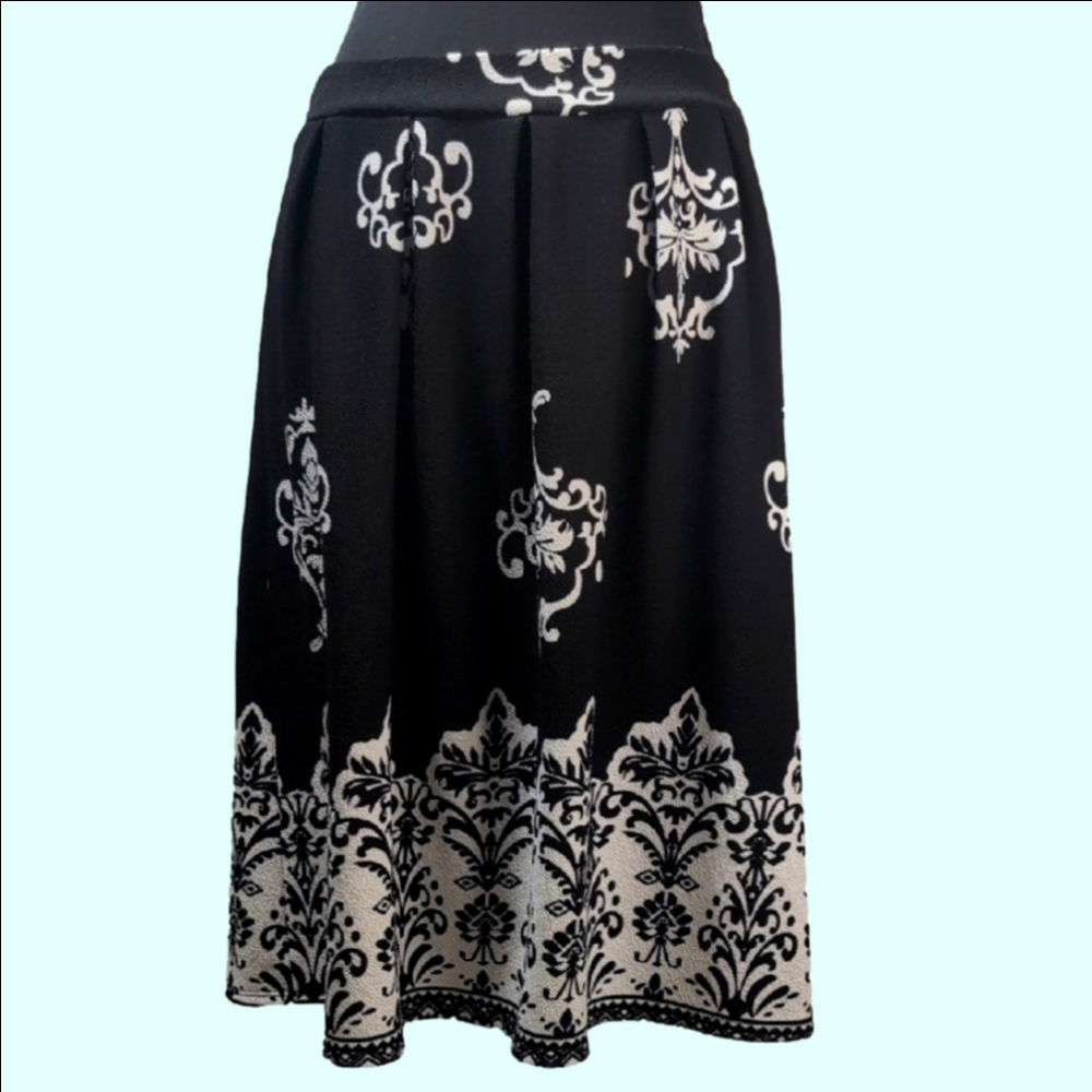 a'gaci Black and White A-Line Pleated Skirt